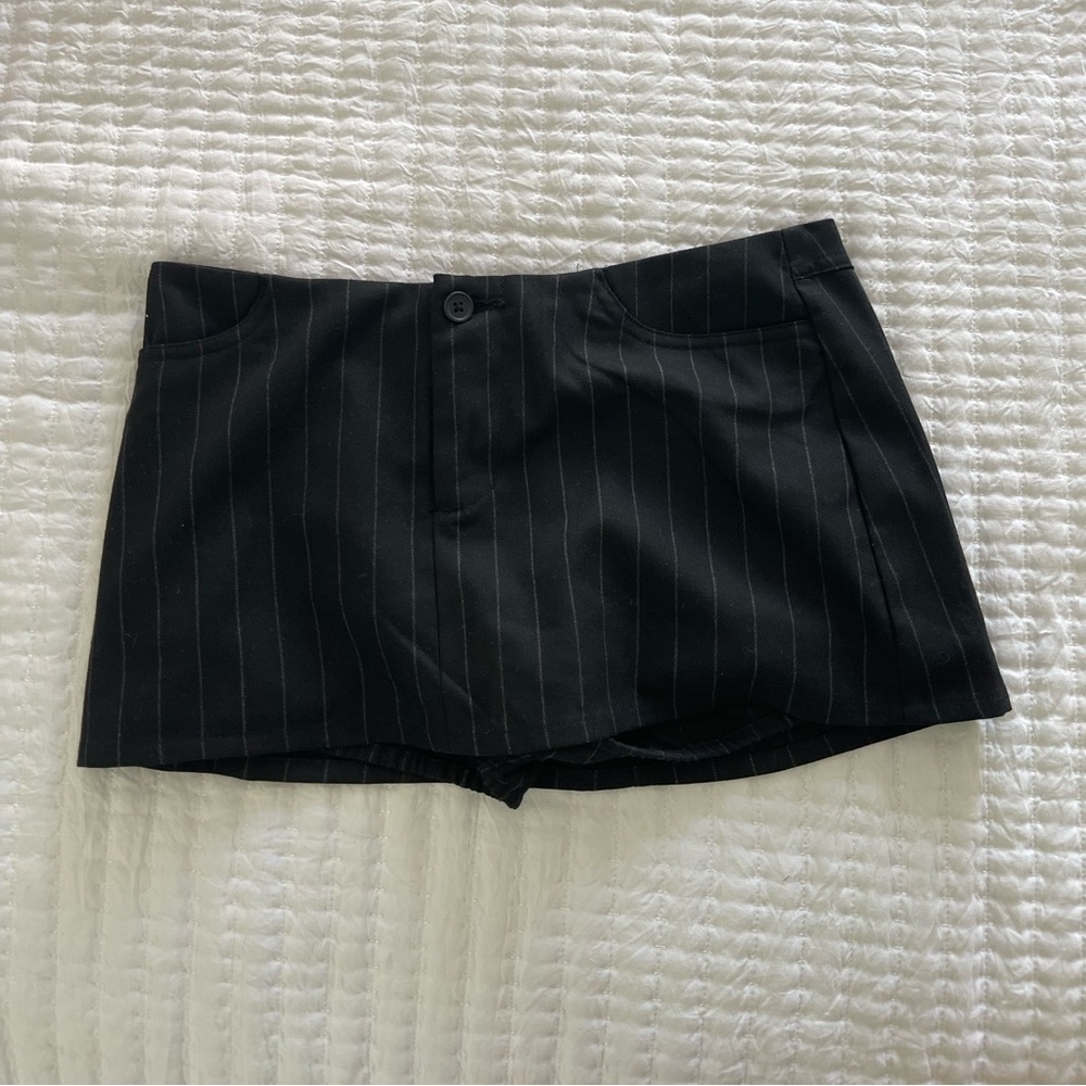 Brandy Melville mini skirt with pin stripes